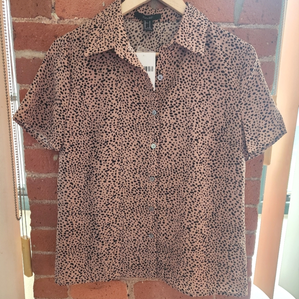 💜 Cheetah print Woven short sleeve button up collared shirt M
